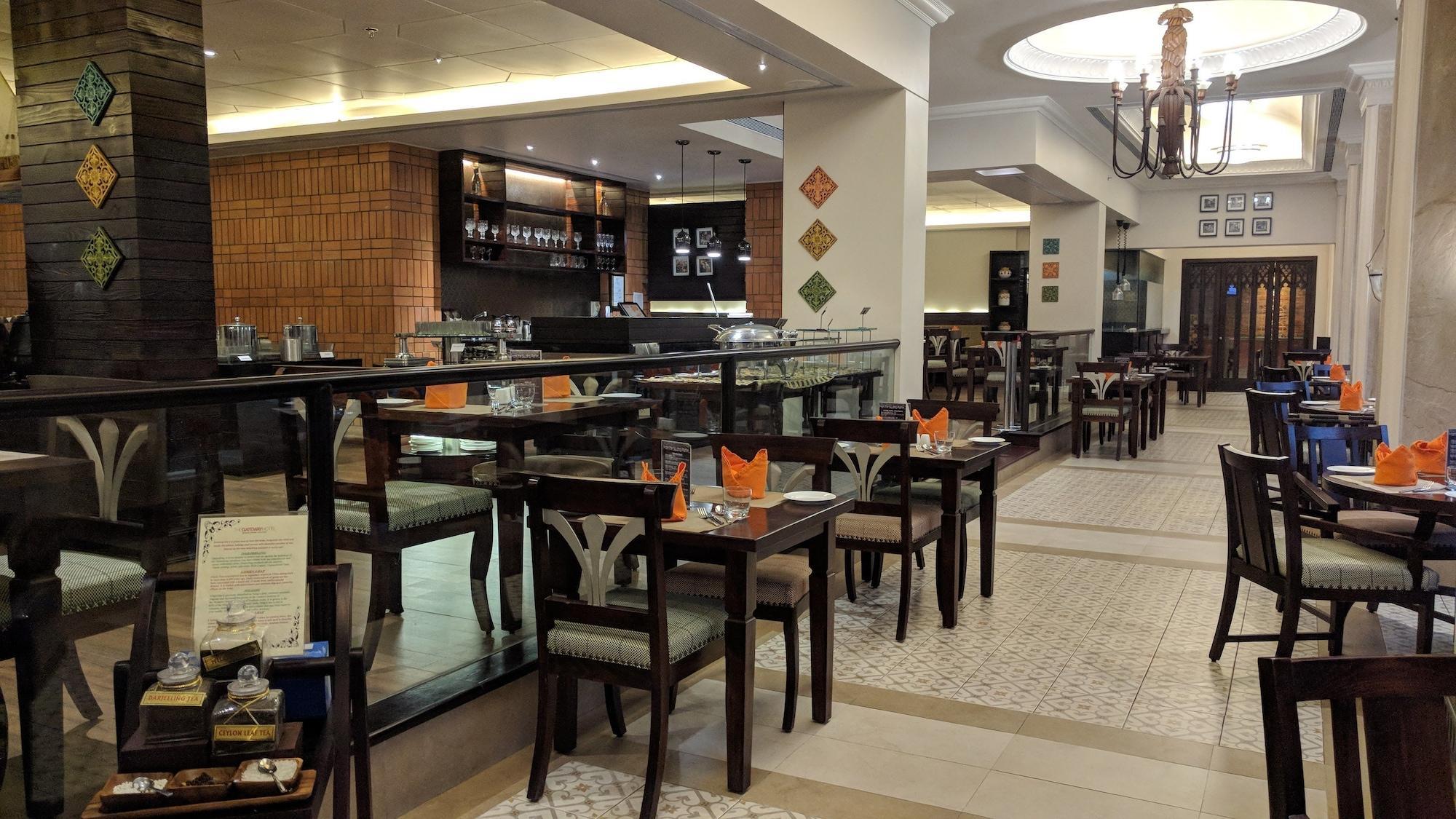 The Gateway Road, Hotel 5*