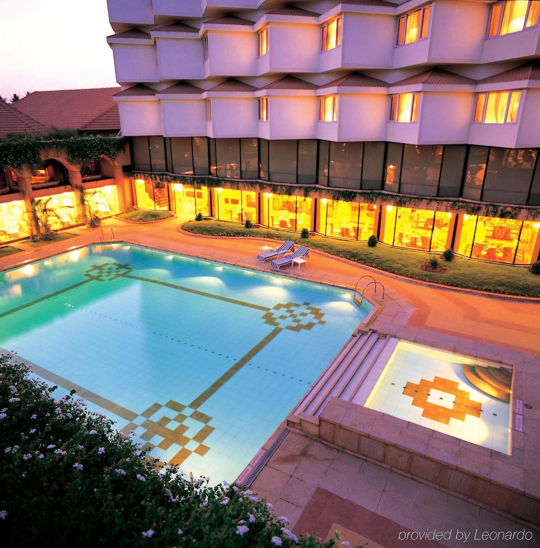 The Gateway Road, Hotel