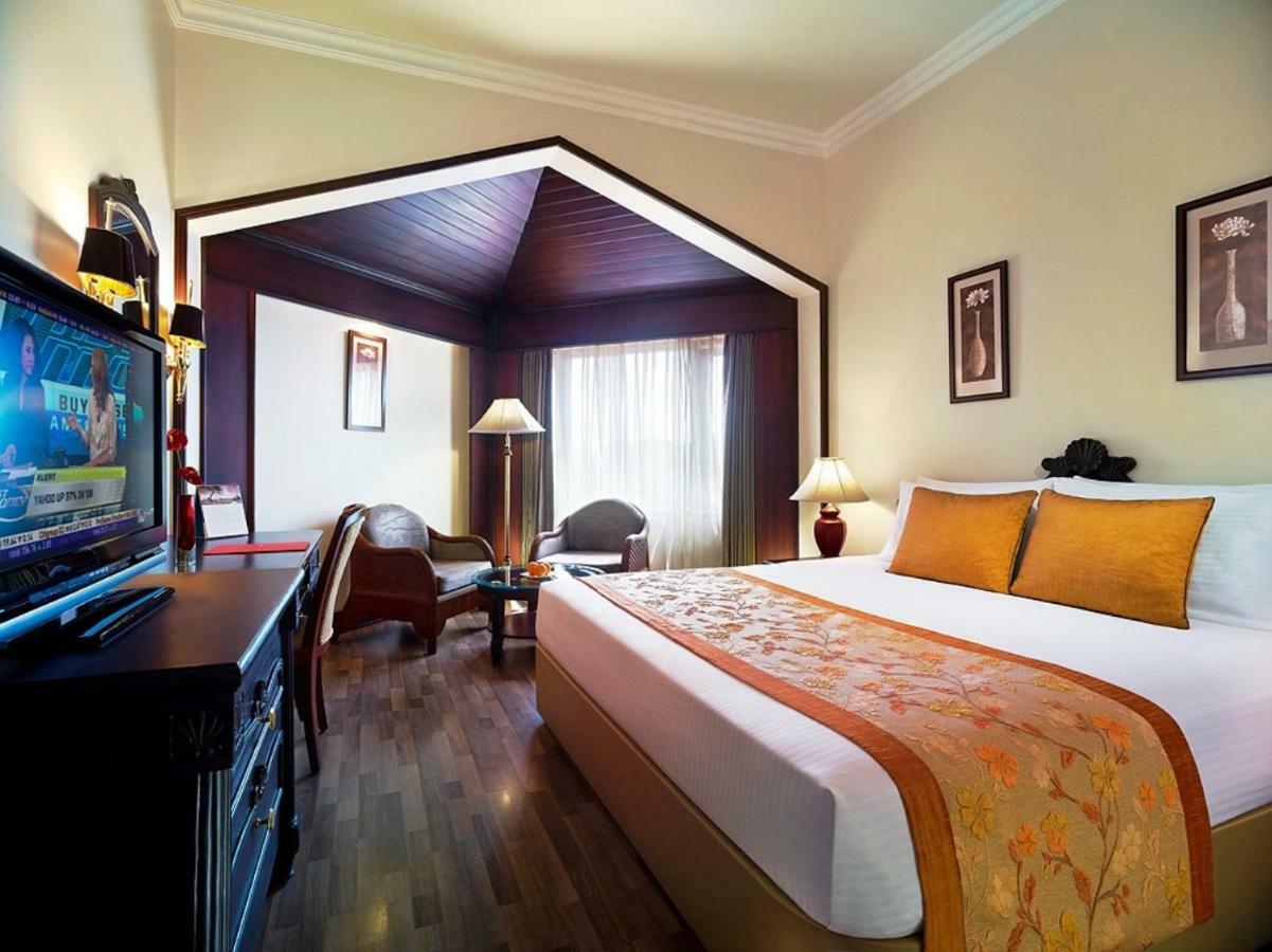 The Gateway Road, 5*